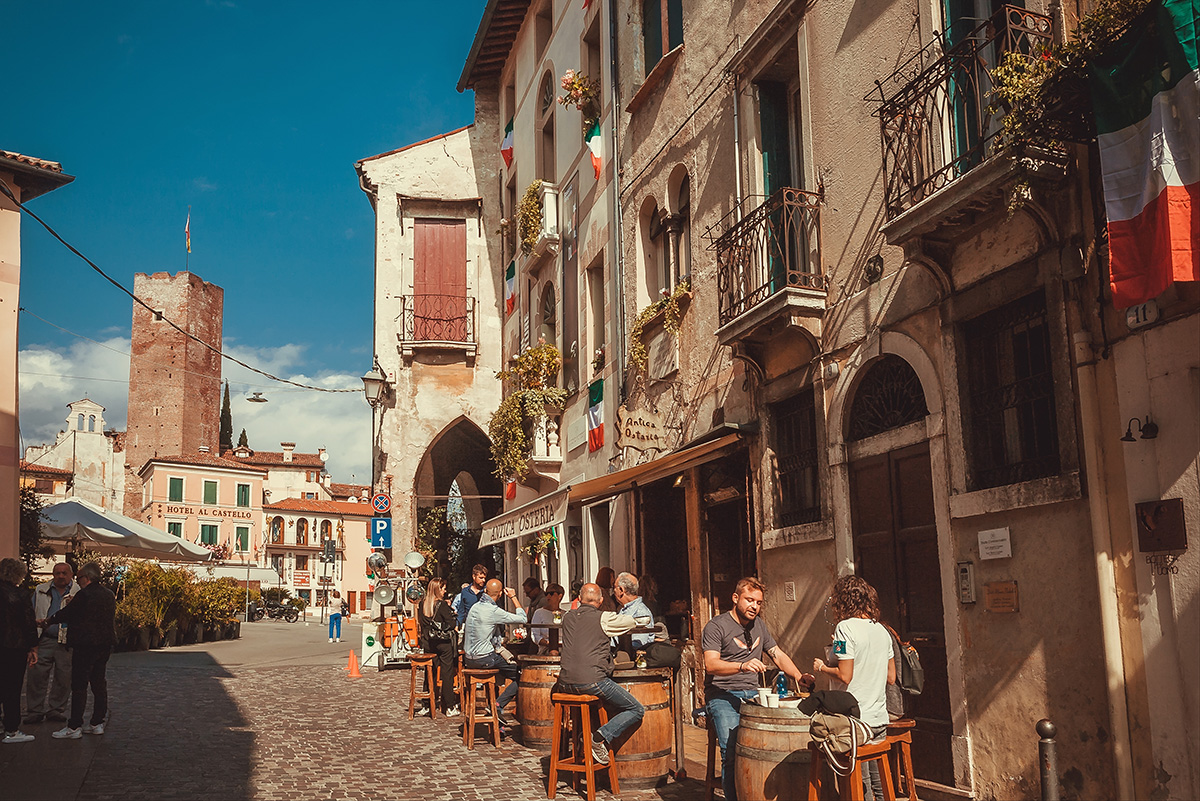 Shutterstock 2060113031V2